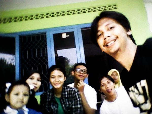 JastisArimba's tweet photo. Story development"Kembang Deso" karya finalis asal rembang di desa bangil @eaglejuniordoc @kioen @ntasnta http://t.co/s7hAWaJfOC