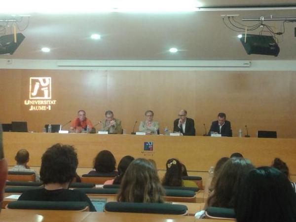 nnnub__'s tweet photo. Hace una semana de la conferencia "El valor de las ideas" de Valentí Figueres en la FUE #CA0925 http://t.co/x8gMzIgANL