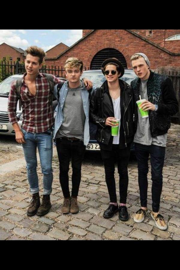 TheVampsband's tweet image. Can't sleep! Too excited!! smarturl.it/iMeetTheVamps
#PreOrderVampsUSA