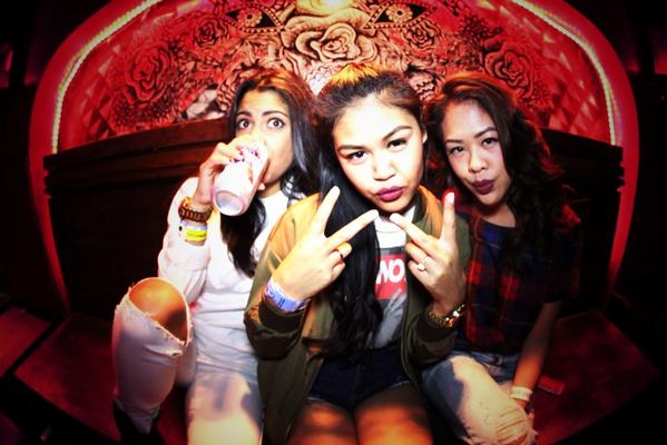 envyemilyy's tweet image. Jstjr &amp;amp; friends show #boothangs