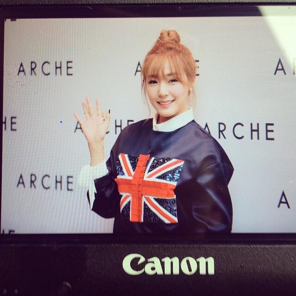 [PIC][20-10-2014]Tiffany xuất hiện tại buổi ra mắt BTS mới của thương hiệu "Arche" trong khuôn khổ tuần Lễ thời trang "2015 S/S SEOUL FASHION WEEK" vào chiều nay B0XR7ajCcAAZVlq