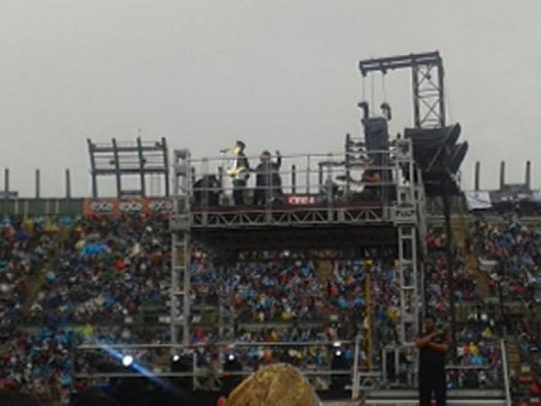 arge51285's tweet photo. Viajé desde Puebla para ver @rogergzz y @MalcomOficial. Feliz porque fue genial escuchar #FueraDeMiMente en vivo http://t.co/XaMmFrLLRs