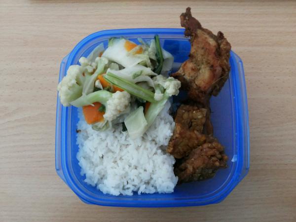 rmadhon's tweet photo. Thank you, my dear @imelAntono for your packed lunch today :) http://t.co/ww2pYBUQx2
