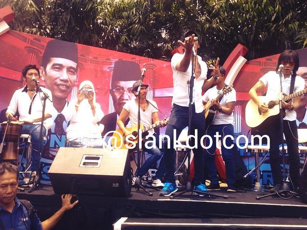 Ngehibur rakyat Indonesia di Bundaran HI #IndonesiaBaru #Salam3Jari #SyukuranRakyat