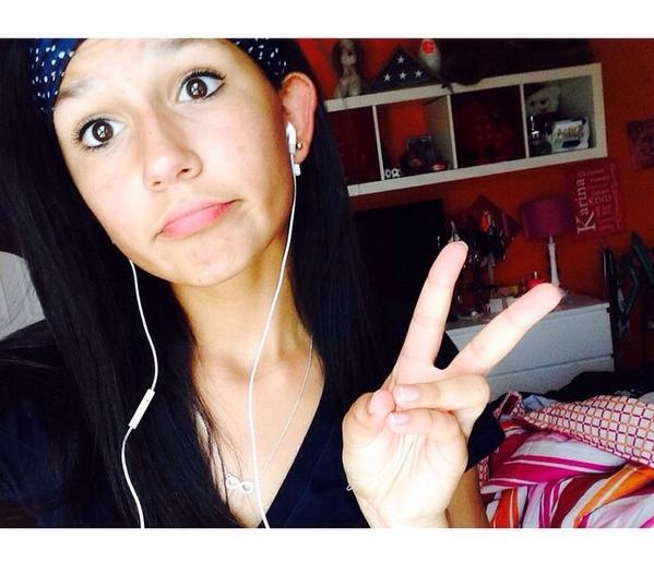 officialc2d2's tweet photo. Make sure you follow us on Instagram: _brandymichelle_ , xoxo_alex11 , karina_raque1 💕😈 http://t.co/zLSUy4G18T