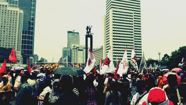 ratnasantis's tweet photo. Menyambut presiden baru @FeminaMagazine #PresidenJokowi #syukuranrakyat http://t.co/037pebyibJ