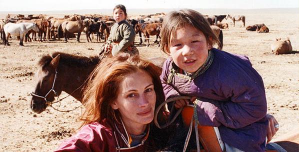 Talbiun's tweet photo. Wild Horses of Mongolia with Julia Roberts http://t.co/DNJBt6yDqT