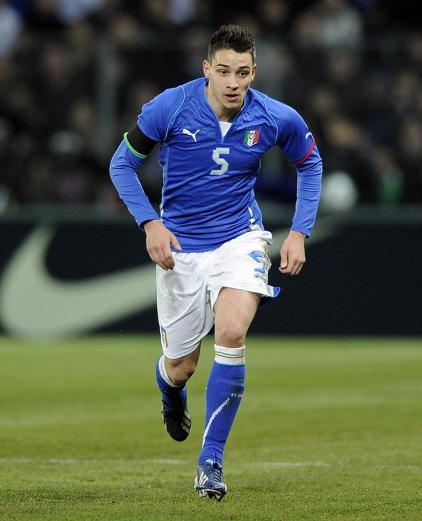 Happy Birthday Mattia De Sciglio! 

I hope you stay at Milan all your career just like your idol. 