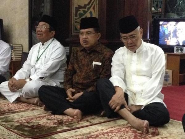 Sore ini bersama Bpk Try Soetrisno dan para jamaah mengikuti acara dzikir dan doa bersama di Mesjid Sunda Kelapa