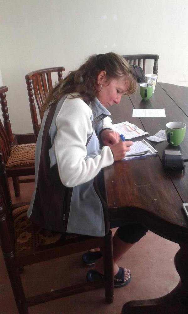 AOCOostUganda's tweet photo. De voorbereidingen voor vanmiddag! #aocoost in #Uganda http://t.co/cVpZBVBo0W