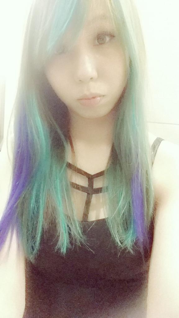 Katty_OXX's tweet photo. #Me #Selfie #OOTD #Asian #Girl #Throwback #MirrorReflection #BadLightning http://t.co/qfGA3SDPNJ