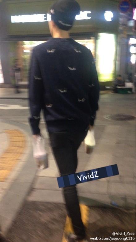 forhunhan_th's tweet photo. 141020 #SEHUN wnet to bubbletea shop ~ cr.vividz http://t.co/M0TMyE3ygg