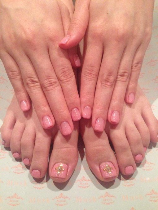 ネイルいってきたぁ(♡ >&omega;< ♡)  今週はレズが多いから短くケアしてもらったよー♡ http://t.co/RwZGBjldrJ