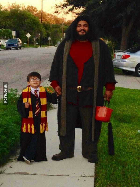 Your costumes are all cute, but honestly, THESE TWO win Halloween.  
9gag.com/gag/aPy3w7R?re…