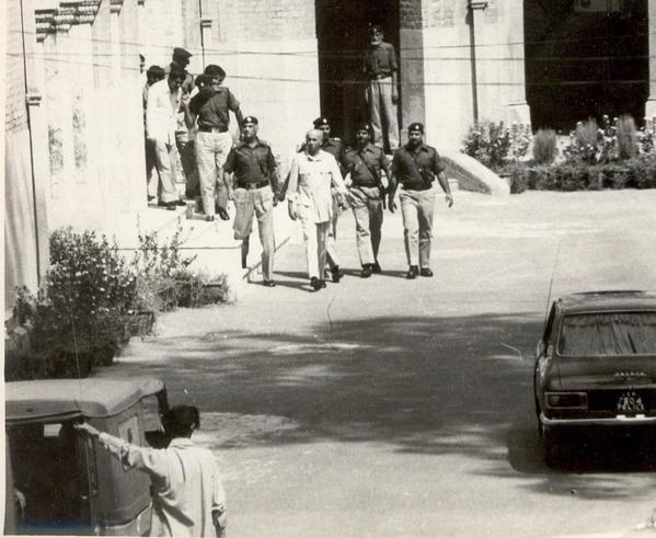 chahatiqbal's tweet photo. Wafa Ki Rah Maqtal Se Guzarti Hai Tu Bis'Millah, 
Nahi Pas'paie Se Waqif Tumhare Chahne Wale! #Bilawal #MaiBhuttoHoon http://t.co/Wg0Yy7FoEy