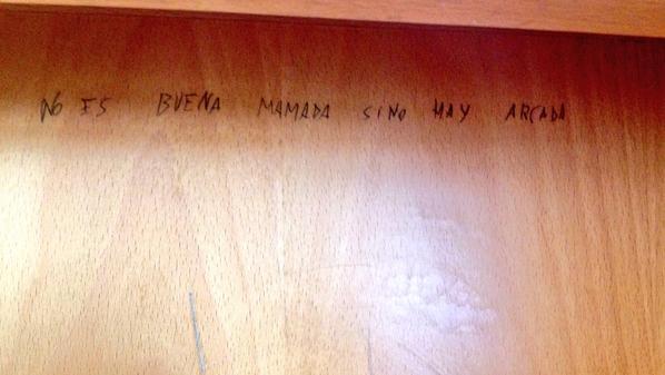 vegaaleo's tweet photo. Acción poética en la biblioteca http://t.co/byRwR6f3dq