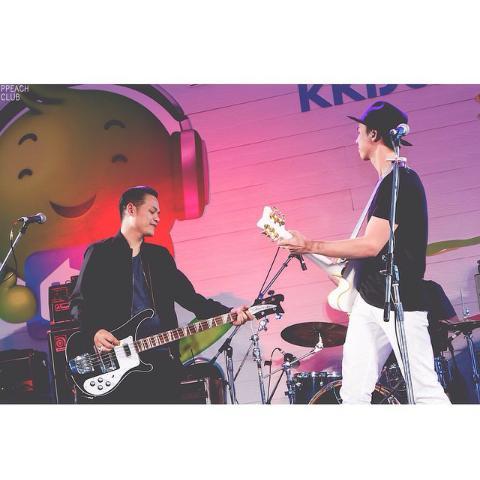 pacharapeachGTH's tweet photo. #mol8 cr.ppeachclub @WRoseofficial @Peach_pachara @BeamMusika #theroseiscoming #whiteroseband http://t.co/WaWMJn3eaL