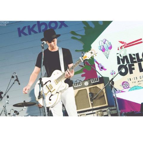 pacharapeachGTH's tweet photo. #mol8 cr.ppeachclub @WRoseofficial @Peach_pachara @BeamMusika #theroseiscoming #whiteroseband http://t.co/WaWMJn3eaL