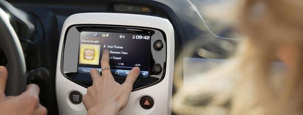 CitroenFrance's tweet image. Pilotez votre smartphone du bout des doigts avec #Citroën #MirrorScreen ! + d'infos ici : po.st/S42lyv