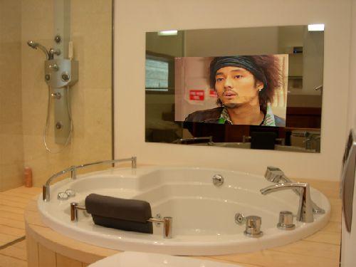 AdNotamZA's tweet photo. Mirror television in your bathroom with spa bath. http://t.co/DNnnaSslsg