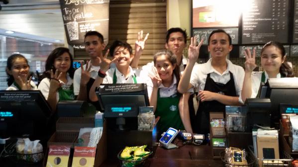 Risafandi's tweet photo. Congrats Bpk jokowi. Bukitikan dirimu bisa Mr. Prsident... #sbuxterminal2F #presidenJokowi @SbuxIndonesia http://t.co/IIPuhlD76t