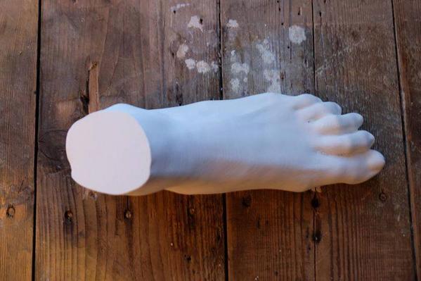 TallTanja's tweet photo. My first 3D foot is done! it takes 24 hours to print 1 foot! But the first one is there! And ofcourse there for sale! http://t.co/xIGqre1Vif