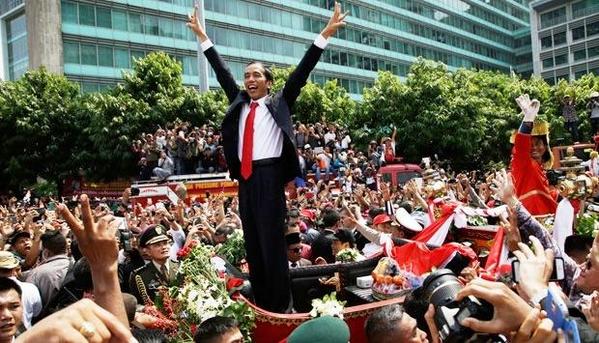cafedeganbali's tweet photo. Welcome our new president, @jokowi_do2! #PresidenJokowi (photo by @tempo_english) http://t.co/k31PQA285m