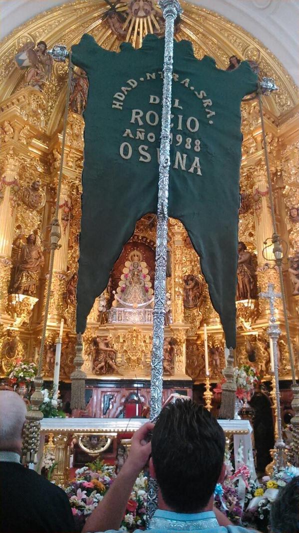 Consuelo28AB's tweet photo. @HdadRocioOsuna  ayer en su misa anual. @DiarioRociero http://t.co/eck7AkOGfE