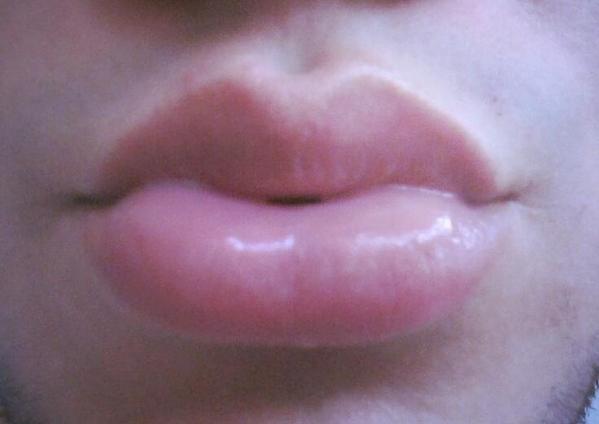manolovs13's tweet image. No puede ser!!!!:o.. Mis labios parecen de chica.....#ItCanNotBe