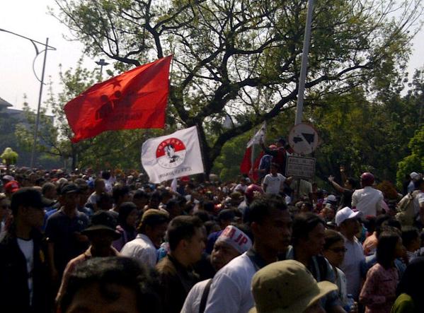 Merinding,Antusias Rakyat antar Jokowi-JK tanpa ada paksaan+disuruh+bukan PENCITRAAN,smuanya TULUS <a href="/kawanjokowi2014/">Kawan Jokowi</a>