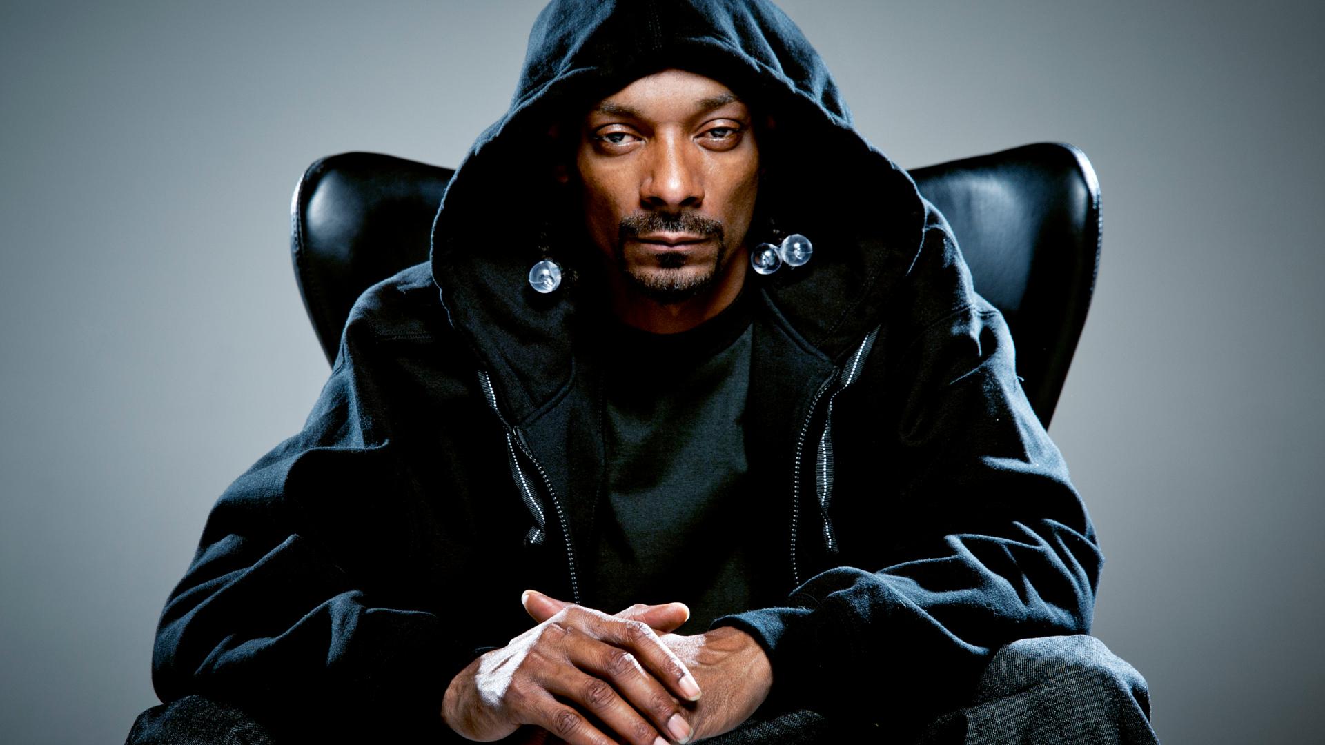 Snoop Dogg celebrate 43rd birthday today! Happy birthday! What is your favorite song? 