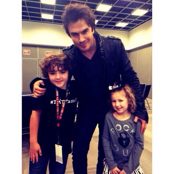 Somerhalder_FR's tweet photo. #PHOTO Ian et des fans à Atlanta. http://t.co/BxSHPc9NUD