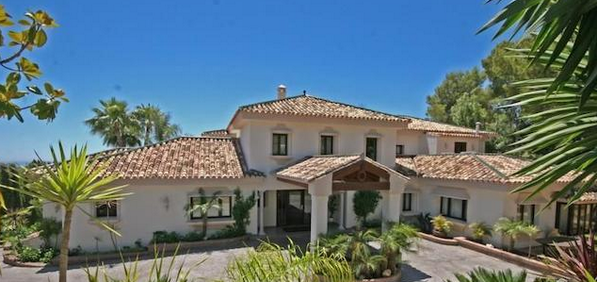 Zoopla's tweet photo. #MondayMansion 6 bed in Malaga http://t.co/fibABbxGOi #somesunplease http://t.co/bcxqUm9bo4