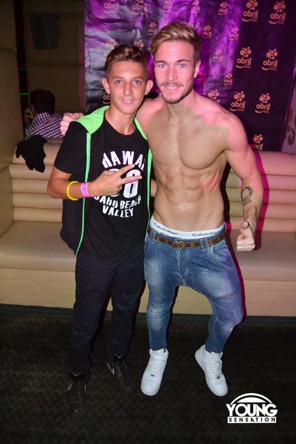Buen sábado en <a href="/InfoLightSev/">YOUNG SENSATION®</a>