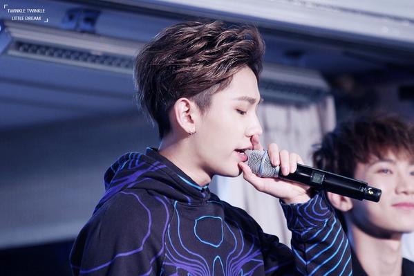 ilhoon_1004_bot's tweet photo. なかなか返事返せなくてミアネㅠㅠ
ちょっと引きこもってるんで、遊んでくれる人はDMに乗り込んできて下さいㅎ http://t.co/i8xrxOF0Pj