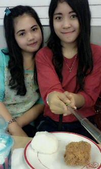 At kfc , selamat makannnnn :*