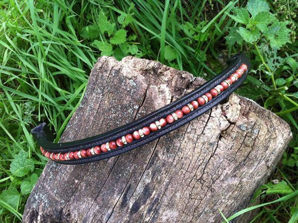 BespokeBrowband's tweet photo. #Xmas shopping for horsey people? Check here: http://t.co/jKhb16iyHa. We do #GiftVouchers. Please RT. #4WH http://t.co/aqJ4ttcWs8