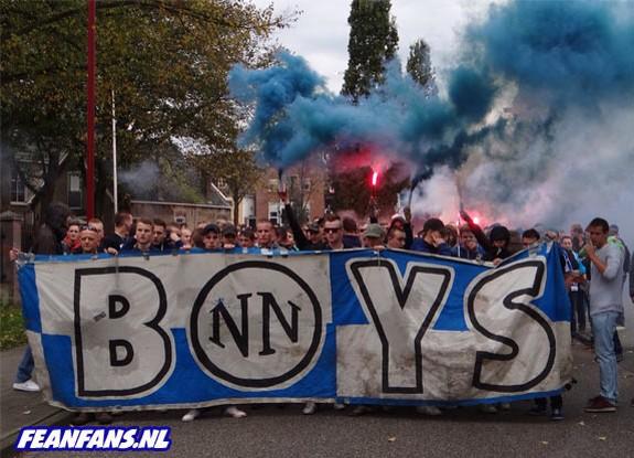 ForzaSCH's tweet photo. Nieuw Noord ging gisteren in een grote groep naar het stadion! #sc #heerenveen #heecam http://t.co/5uaxzAJzDp