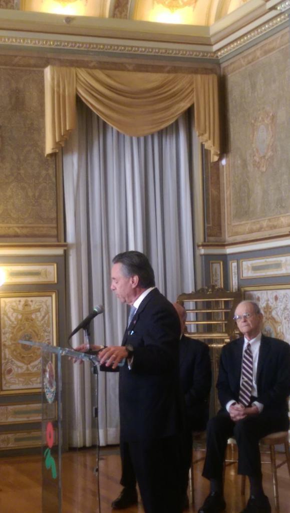EmbamexEUA's tweet photo. #AmbEMM bestows William Daley & William Frenzel w Águila Azteca award 4 their leadership during #NAFTA negotiations. http://t.co/nOBEpiiQi1