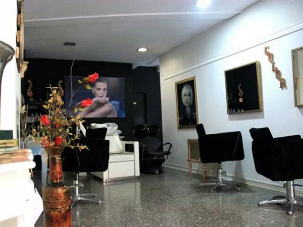 TimeandBonus's tweet image. Consigue un cabello liso y brillante con un 78% de dto. Alisado Brasileño sólo 69€ #Barcelona goo.gl/jWYb7e