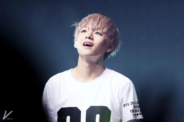 armymemories's tweet photo. [PIC] "The Red Bullet: EPISODE II" #BTS1stConcert #V (Cr: EHEH_V) http://t.co/C58QCyWh8n