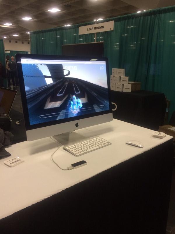 picsoung's tweet image. Nice to see @BKcore &apos;s HexGL game in demo at @LeapMotion booth at #HTML5DevConf well done buddy!