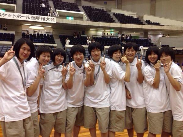 バスケ情報屋さん バスケプレイヤー紹介 大阪薫英女学院高校no 4氏原菜摘さん 取石中 中学時代から澁谷さんら府選組としてプレーしてるだけあって仲も良いと思うし 早い展開の薫英バスケになりそうな気がするので氏原cap が中心に頑張って下さい
