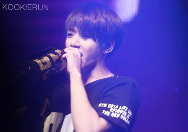 armymemories's tweet photo. [PIC] "The Red Bullet: EPISODE II" #BTS1stConcert #Jungkook (Cr: 0613_0901_com) http://t.co/TaGEQ3m3jU