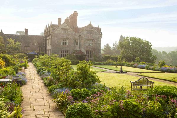 Take advantage of <a href="/GravetyeManor/">Gravetye Manor</a>'s special autumn deal and see the beautiful gardens ow.ly/D1FBL #hotels