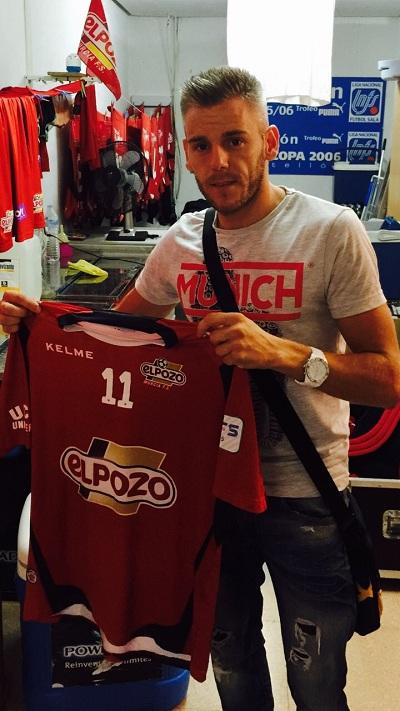 FSWeb2008's tweet photo. Empezó el sorteo de la camiseta del crack @11miguelin11 ¿Quieres participar? 
RT + Follow 
Mucha suerte a tod@s! http://t.co/JxyX8g7CVU