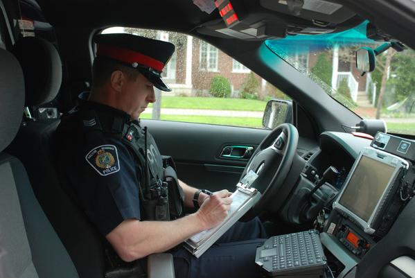 HaltonPolice's tweet image. Unsafe drivers ALWAYS make mistakes.  We try to catch them BEFORE they cause an accident #OperationSafeDriver. ^db