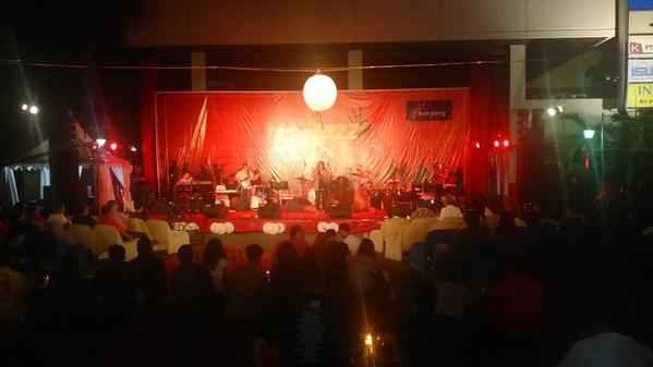 <a href="/RencangJazz/">Rencang Band</a> at Ground Parking Jazz Bank Jateng.. ~salim dulu sama pak <a href="/ganjarpranowo/">Ganjar Pranowo</a> dan pak <a href="/hendrarprihadi/">Hendi (Hendrar P)</a>