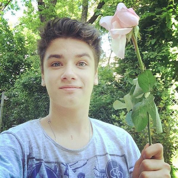 JOAKOTA8TEAMOO's tweet photo. #KCAArgentina #Alidos tu sonrisa y lo das no importa @joakota8 http://t.co/AGgYcvSLD8