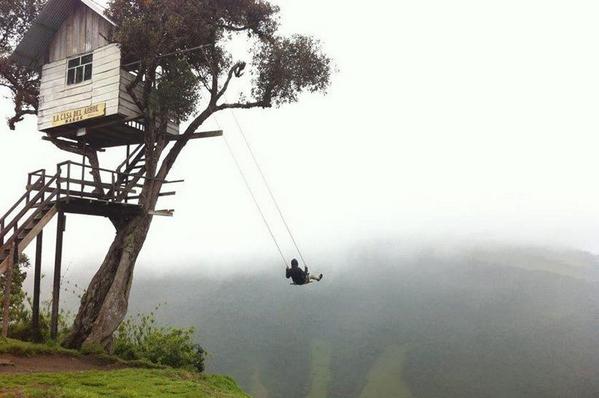 Hayat mı..?

Ufacık bir çocuğun ,
Salıncağa bindiğinde söylediği söz gibi 

"SALLA"